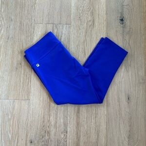 Fabletics Define MidRise Capri in Bright Purple Womens size Medium